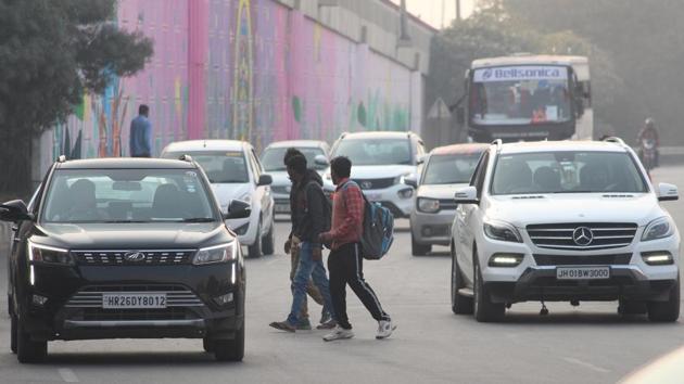 File photo of commuters at Rajiv Chowk, in Gurugram.(Yogendra Kumar/HT File) File photo of commuters at Rajiv Chowk, in Gurugram.(Yogendra Kumar/HT File)