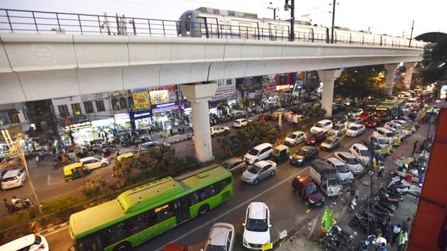 A view of daily traffic at Vikas Marg, Laxmi Nagar, in New Delhi in October 2019. (Sonu Mehta / HT Archive)