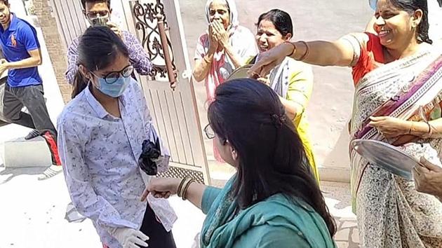Pune, with 61 positive cases, has recorded the second highest number of cases in Maharashtra, after Mumbai (235 cases). (HT PHOTO) Pune, with 61 positive cases, has recorded the second highest number of cases in Maharashtra, after Mumbai (235 cases). (HT PHOTO)