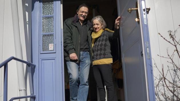 Nora Savosnick's parents Mats Haraldsson and Chava Savosnick greet her on the doorsteps of their family home in Oslo. "When you (Nora) came from New York, you know, the natural thing for me is to go forward to you and kiss you and hug you, you know, my little girl," said Chava Savosnick. "That was more difficult in the beginning. But now, I mean, no one is hugging each other. It's just like the new normal." (Nora Savosnick / REUTERS) Nora Savosnick's parents Mats Haraldsson and Chava Savosnick greet her on the doorsteps of their family home in Oslo. "When you (Nora) came from New York, you know, the natural thing for me is to go forward to you and kiss you and hug you, you know, my little girl," said Chava Savosnick. "That was more difficult in the beginning. But now, I mean, no one is hugging each other. It's just like the new normal." (Nora Savosnick / REUTERS)