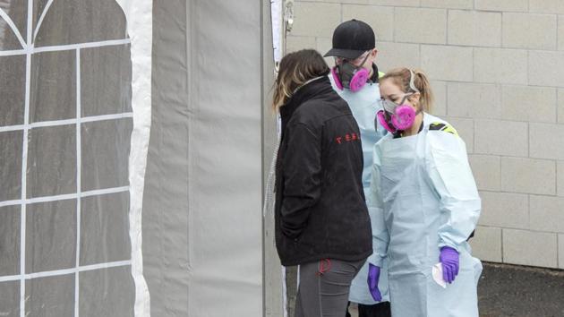 First responders bring a patient into the triage tent at the Verdun Hospital, Thursday, April 2, 2020 in Montreal. Canada has received a shipments totalling nearly 11 million face masks and has announced that it will be leveraging Amazon Canada’s distribution network to get urgently needed medical material to cities and provinces across the nation. (AP) First responders bring a patient into the triage tent at the Verdun Hospital, Thursday, April 2, 2020 in Montreal. Canada has received a shipments totalling nearly 11 million face masks and has announced that it will be leveraging Amazon Canada’s distribution network to get urgently needed medical material to cities and provinces across the nation. (AP)