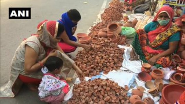 Amid a nationwide COVID-19 lockdown, Prime Minister Modi on Friday appealed to countrymen to light diyas and candles on April 5 at 9 pm to fight the darkness spread by the pandemic.(ANI/Twitter) Amid a nationwide COVID-19 lockdown, Prime Minister Modi on Friday appealed to countrymen to light diyas and candles on April 5 at 9 pm to fight the darkness spread by the pandemic.(ANI/Twitter)