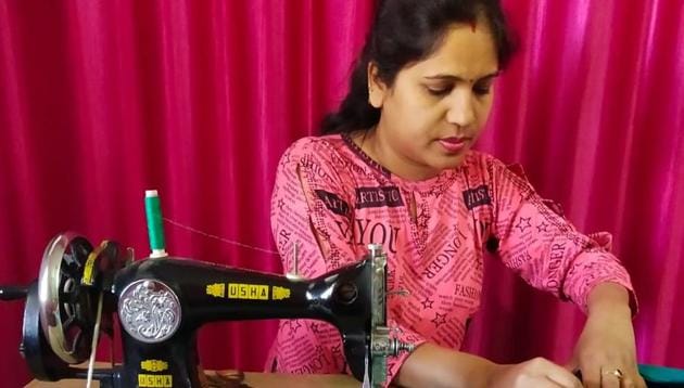 Women have been provided the raw material by the district police department’s welfare centre. (HT Photo) Women have been provided the raw material by the district police department’s welfare centre. (HT Photo)