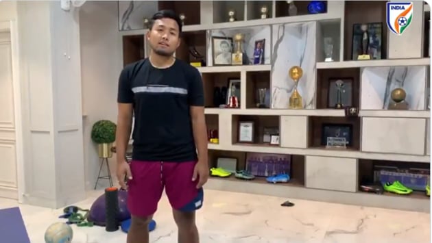 Jeje doing some exercises at home. (India Football/Twitter)