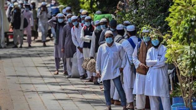 People who took part in a Tablighi Jamaat function earlier this month walk to board buses taking them to a quarantine facility amid concerns of infection, on day 7 of the 21-day nationwide lockdown to check the spread of coronavirus.(Biplov Bhuyan/HT PHOTO)