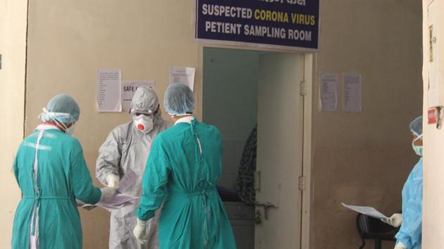 The test report which came on Saturday said the 55 year old man had tested positive for coronavirus. Until the report came, the hospital kept the body in the mortuary. Representative image(Yogendra Kumar/HT photo) The test report which came on Saturday said the 55 year old man had tested positive for coronavirus. Until the report came, the hospital kept the body in the mortuary. Representative image(Yogendra Kumar/HT photo)
