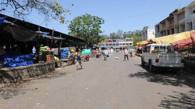 To prevent congestion and crowds, shops in Sector 26, Chandigarh, will open and close on odd-even basis. (Keshav Singh/HT Photo) To prevent congestion and crowds, shops in Sector 26, Chandigarh, will open and close on odd-even basis. (Keshav Singh/HT Photo)