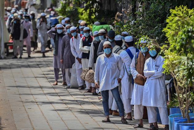 New Delhi, India - March 31, 2020: People who took part in a Tablighi Jamaat function earlier this month walk to board buses taking them to a quarantine facility amid concerns of Covid-19 infection. (Biplov Bhuyan/HT PHOTO) New Delhi, India - March 31, 2020: People who took part in a Tablighi Jamaat function earlier this month walk to board buses taking them to a quarantine facility amid concerns of Covid-19 infection. (Biplov Bhuyan/HT PHOTO)