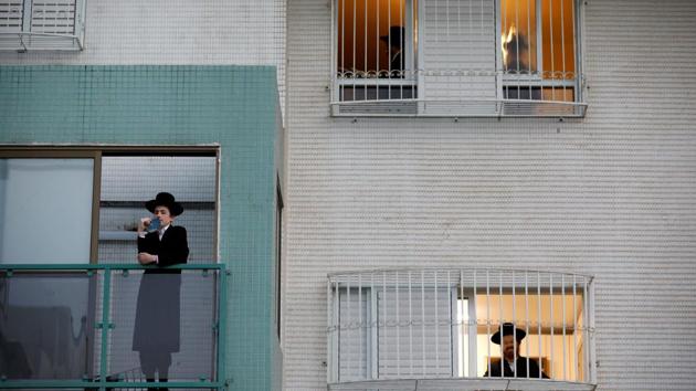 Jewish worshippers pray in their homes as they practice social distancing in keeping with government restrictions in Ashdod, Israel. (Amir Cohen / REUTERS)