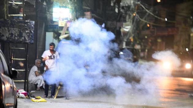 People burst crackers in a show of solidarity and support for frontline workers, on day twelve of the nationwide lockdown to combat coronavirus. (Raj K Raj/Hindustan Times) People burst crackers in a show of solidarity and support for frontline workers, on day twelve of the nationwide lockdown to combat coronavirus. (Raj K Raj/Hindustan Times)