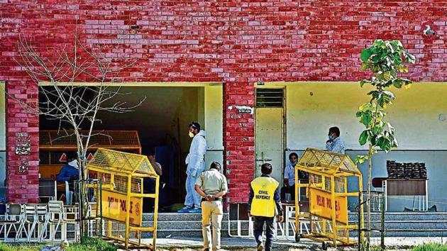 A quarantine centre in Saket where 72 people from the Tablighi Jamaat’s Nizamuddin Markaz are admitted, on day thirteen of the 21-day nationwide lockdown . (Sanjeev Verma / Hindustan Times) A quarantine centre in Saket where 72 people from the Tablighi Jamaat’s Nizamuddin Markaz are admitted, on day thirteen of the 21-day nationwide lockdown . (Sanjeev Verma / Hindustan Times)