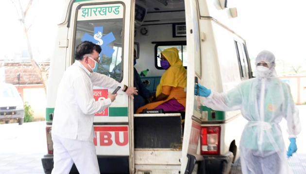 A corona patient being taken for treatment on day thirteenth of the 21 day nationwide lockdown imposed to curb the spread of coronavirus in India.(Hindustan Times file photo)