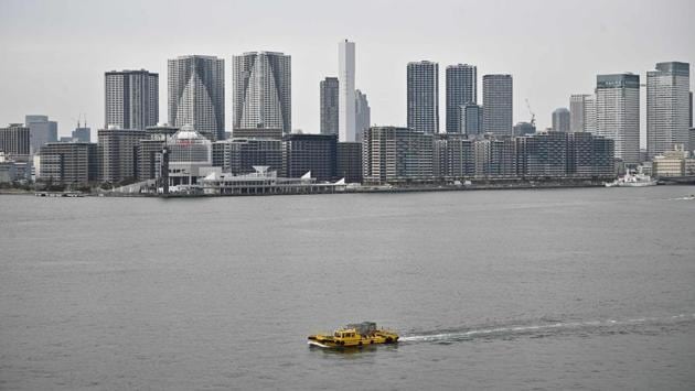 A lone boat seen sailing through the Tokyo bay on April 7. Hours before Prime Minister Shinzo Abe declared a state of emergeny, the hashtag “escape from Tokyo” started trending on social media. (Philip Fong / AFP) A lone boat seen sailing through the Tokyo bay on April 7. Hours before Prime Minister Shinzo Abe declared a state of emergeny, the hashtag “escape from Tokyo” started trending on social media. (Philip Fong / AFP)