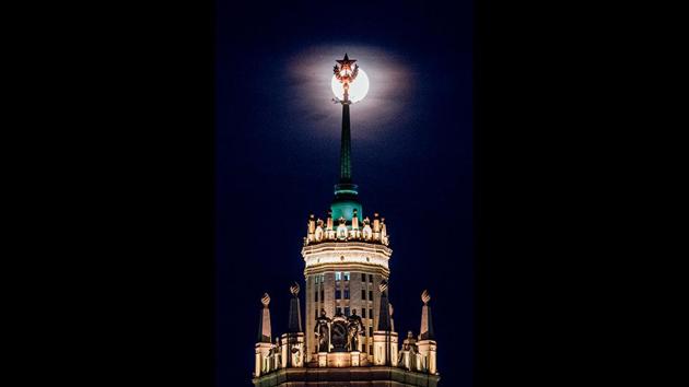 A pink super moon rises behind a Stalin-era skyscraper seen in downtown Moscow. (Dimitar Dilkoff / AFP)