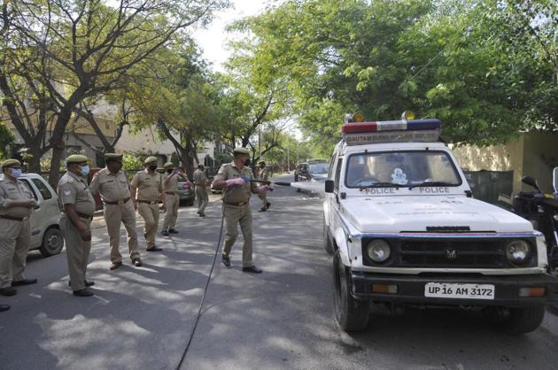 15 districts will be completely sealed from April 8 to April 15 due to high viral load being reported from these states. (HT photo) 15 districts will be completely sealed from April 8 to April 15 due to high viral load being reported from these states. (HT photo)
