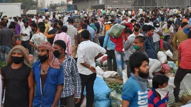 Crowded vegetable market at MMRDA ground, BKC in Mumbai on Tuesday. (HT Photo/Pratik Chorge) Crowded vegetable market at MMRDA ground, BKC in Mumbai on Tuesday. (HT Photo/Pratik Chorge)