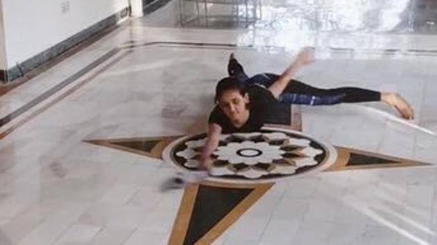 Shakti Mohan’s pochcha workout (Photo: Instagran: MohanShakti) Shakti Mohan’s pochcha workout (Photo: Instagran: MohanShakti)