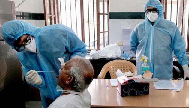 Medics collect swab from a person for COVID-19 test as part of a drive to control the spread of the new coronavirus, in Madanpura area Mumbai, April 7, 2020.(PTI)