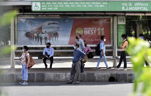 Covid-19: Essential Services and Govt duty staff seen wearing face masks while they wait for a bus at Safdarjung Hospital Bus Shelter on day fourteen of the 21-day nationwide lockdown to curb the spread of Coronavirus, in New Delhi. (Sanjeev Verma/HT PHOTO) Covid-19: Essential Services and Govt duty staff seen wearing face masks while they wait for a bus at Safdarjung Hospital Bus Shelter on day fourteen of the 21-day nationwide lockdown to curb the spread of Coronavirus, in New Delhi. (Sanjeev Verma/HT PHOTO)