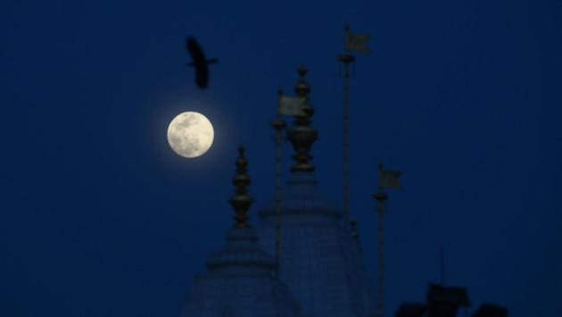 The full moon seen against a temple, on day fourteen of the 21 day lockdown against coronavirus, on the outskirts of East Delhi. (Vipin Kumar / HT Photo)