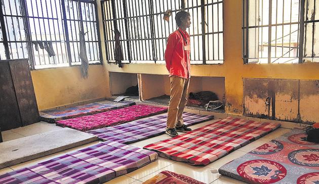 The shelter home near the Clock Tower in Ludhiana has been lying vacant ever since the MC set it up. (HT PHOTO) The shelter home near the Clock Tower in Ludhiana has been lying vacant ever since the MC set it up. (HT PHOTO)
