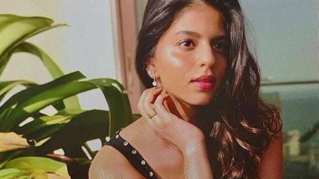 Suhana Khan shows off her makeup skills once again.