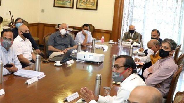 Lt Governor Anil Baijal on Thursday chaired a meeting of the Delhi Disaster Management Authority at his office(Twitter/@LtGovDelhi)