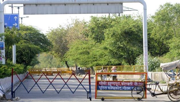 A view of barricades placed at the Uttar Pradesh - Jhundpura Delhi border on day fifteen of the 21-day nationwide lockdown to curb the spread of coronavirus. (Sunil Ghosh /HT Photo) A view of barricades placed at the Uttar Pradesh - Jhundpura Delhi border on day fifteen of the 21-day nationwide lockdown to curb the spread of coronavirus. (Sunil Ghosh /HT Photo)