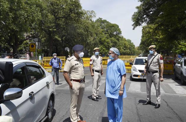 DCP New Delhi Deepak Yadav interacts with a doctor in the Bengali Market area, which was sealed after three positive cases of COVID-19 coronavirus were reported there. (Arvind Yadav / HT Photo) DCP New Delhi Deepak Yadav interacts with a doctor in the Bengali Market area, which was sealed after three positive cases of COVID-19 coronavirus were reported there. (Arvind Yadav / HT Photo)