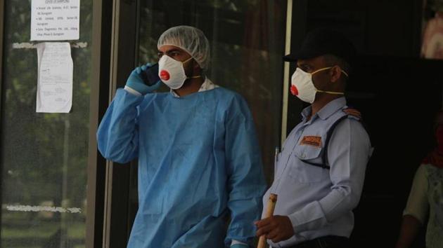 The order released by the district authorities in Gurugram says “all persons in public places like streets, hospitals, markets, offices, etc must be wearing a 3-ply mask or cloth mask compulsorily.” (Yogendra Kumar/HT file photo) The order released by the district authorities in Gurugram says “all persons in public places like streets, hospitals, markets, offices, etc must be wearing a 3-ply mask or cloth mask compulsorily.” (Yogendra Kumar/HT file photo)