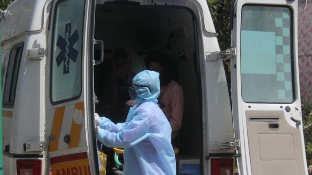 The current 21-day lockdown was enforced on March 25 to break the chain of infection and control the spread of the coronavirus, and the government is expected to take a final call on extending it beyond April 14 soon. (Yogendra Kumar/HT photo) The current 21-day lockdown was enforced on March 25 to break the chain of infection and control the spread of the coronavirus, and the government is expected to take a final call on extending it beyond April 14 soon. (Yogendra Kumar/HT photo)