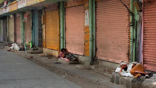 Homeless persons rest next to shuttered shops while maintaining social distance on day sixteen of the 21-day lockdown to limit coronavirus. (Himanshu Vyas/HT File Photo) Homeless persons rest next to shuttered shops while maintaining social distance on day sixteen of the 21-day lockdown to limit coronavirus. (Himanshu Vyas/HT File Photo)