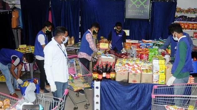 After the nationwide lockdown came into force on March 25, many people have been left with little or no money and do not have access to food and other essential goods. (Photo by Bharat Bhushan/Hindustan Times)