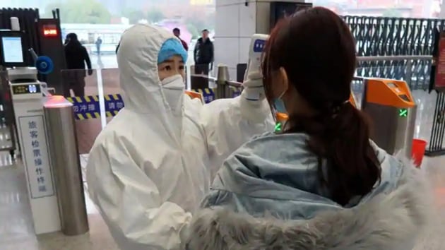 The researchers, led by a team at the Academy of Military Medical Sciences in Beijing, tested surface and air samples from an intensive care unit and a general COVID-19 ward at Huoshenshan Hospital in Wuhan. (Reuters image) The researchers, led by a team at the Academy of Military Medical Sciences in Beijing, tested surface and air samples from an intensive care unit and a general COVID-19 ward at Huoshenshan Hospital in Wuhan. (Reuters image)