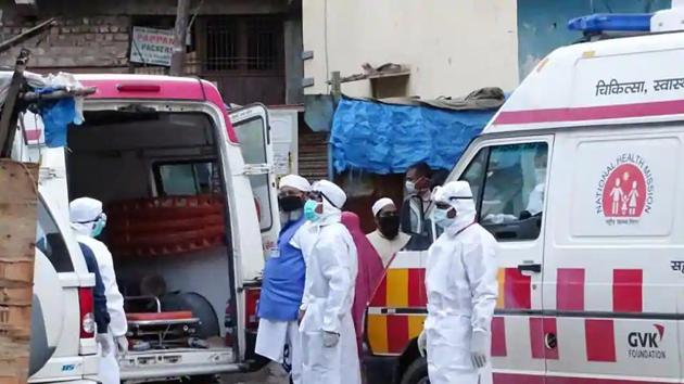 Medical workers take people who attended Tablighi Markaz of Nizamuddin in New Delhi to a Covid-19 quaranitne facility in Agra. (ANI) Medical workers take people who attended Tablighi Markaz of Nizamuddin in New Delhi to a Covid-19 quaranitne facility in Agra. (ANI)