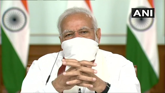 PM Modi was seen wearing a mask.