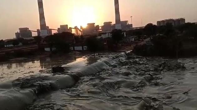 Fly ash dyke breaching incidents are recurring in Madhya Pradesh.(SOURCED)