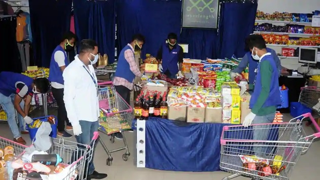 A security guard at the market said that the nationwide lockdown was leading to a low supply of vegetables. (Bharat Bhushan/ HT file photo) A security guard at the market said that the nationwide lockdown was leading to a low supply of vegetables. (Bharat Bhushan/ HT file photo)