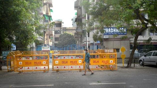 Police barricades placed outside the entrance to the Vardhaman Apartments containment zone, on day seventeen of the 21 day nationwide lockdown to limit the coronavirus in Mayur Vihar, New Delhi. (Sushil Kumar/HT PHOTO) Police barricades placed outside the entrance to the Vardhaman Apartments containment zone, on day seventeen of the 21 day nationwide lockdown to limit the coronavirus in Mayur Vihar, New Delhi. (Sushil Kumar/HT PHOTO)