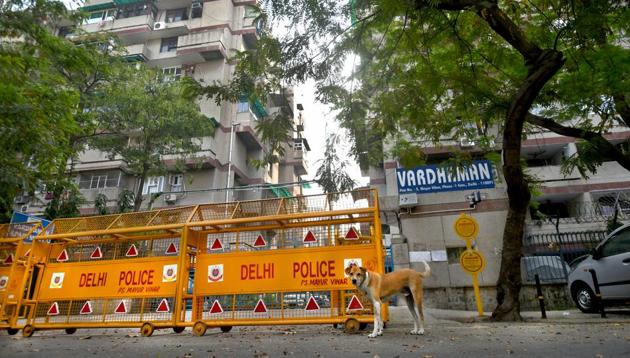 Police barricades placed outside the entrance to the Vardhaman Apartments in Delhi’s Mayur Vihar area.The apartment complex has been declared a containment zone (Sushil Kumar/HT PHOTO) Police barricades placed outside the entrance to the Vardhaman Apartments in Delhi’s Mayur Vihar area.The apartment complex has been declared a containment zone (Sushil Kumar/HT PHOTO)
