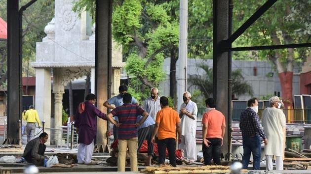 The civic body has designated six gas-fired crematoriums for the cremation of the bodies of coronavirus patients as there is comparatively less handling of the body at the gas fired crematoriums.(HT file photo. Representative image) The civic body has designated six gas-fired crematoriums for the cremation of the bodies of coronavirus patients as there is comparatively less handling of the body at the gas fired crematoriums.(HT file photo. Representative image)