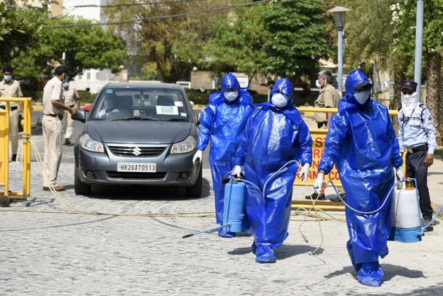 Municipal Corporation Gurugram (MCG) workers spray disinfectant in the Nirvana Country Sector-50 premises which has been identified as a coronavirus containment zone. (Parveen Kumar/Hindustan Times) Municipal Corporation Gurugram (MCG) workers spray disinfectant in the Nirvana Country Sector-50 premises which has been identified as a coronavirus containment zone. (Parveen Kumar/Hindustan Times)