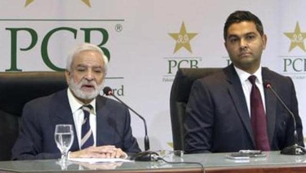 Pakistan Cricket Board's new managing director Wasim Khan, right, looks on during a press conference with the PCB Chairman Ehsan Mani in Lahore, Pakistan.(AP)