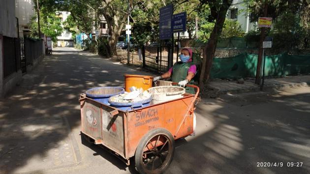 Though the PMC is trying to procure more safety kits, Swach has appealed for assistance from individuals and groups too for gloves and masks. (HT PHOTO) Though the PMC is trying to procure more safety kits, Swach has appealed for assistance from individuals and groups too for gloves and masks. (HT PHOTO)