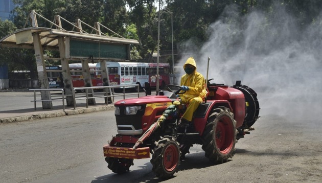 Fire brigade officials spray disinfectants on a road at Bandra in Mumbai on Sunday. (Satyabrata Tripathy/HT PHOTO) Fire brigade officials spray disinfectants on a road at Bandra in Mumbai on Sunday. (Satyabrata Tripathy/HT PHOTO)