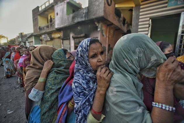 Women affected by the communal riots in North East Delhi queue to collect food, near Shiv Vihar cemetery at Karawal Nagar, in New Delhi. (Biplov Bhuyan / Hindustan Times) Women affected by the communal riots in North East Delhi queue to collect food, near Shiv Vihar cemetery at Karawal Nagar, in New Delhi. (Biplov Bhuyan / Hindustan Times)