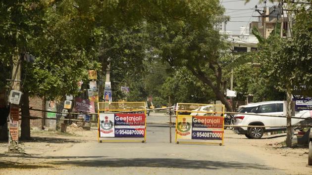 Police barricades seen at Sector 9,Gurugram, which has been identified as a containment zone. (Parveen Kumar / HT Photo) Police barricades seen at Sector 9,Gurugram, which has been identified as a containment zone. (Parveen Kumar / HT Photo)
