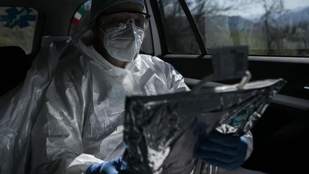 Laura, a nurse and volunteer from AVAP, checks the cooler package of medicines during a house delivery in Palagano. (Piero Cruciatti / AFP) Laura, a nurse and volunteer from AVAP, checks the cooler package of medicines during a house delivery in Palagano. (Piero Cruciatti / AFP)