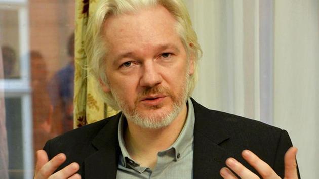WikiLeaks founder Julian Assange gestures during a news conference at the Ecuadorian embassy in central London, Britain, on August 18, 2014. () (Reuters File Photo) WikiLeaks founder Julian Assange gestures during a news conference at the Ecuadorian embassy in central London, Britain, on August 18, 2014. () (Reuters File Photo)