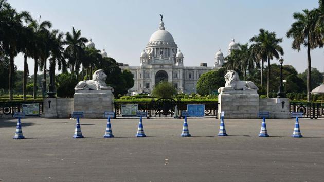 A deserted view of the iconic Victoria Memorial Hall in Kolkata, on day three of the 21-day nationwide lockdown. (Samir Jana / HT Photo) A deserted view of the iconic Victoria Memorial Hall in Kolkata, on day three of the 21-day nationwide lockdown. (Samir Jana / HT Photo)
